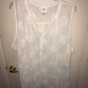 Woman’s Sheer Embroidered Tunic SZ 4x